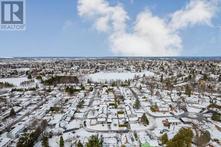 29437074/38-courtney-road-w/glencairnhazeldean/ottawa/ontario/K2L1L8_34