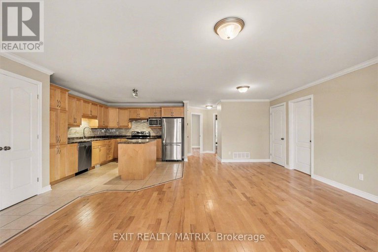 29383729/103-856-notre-dame-street/embrun/russell/ontario/K0A1W0_6