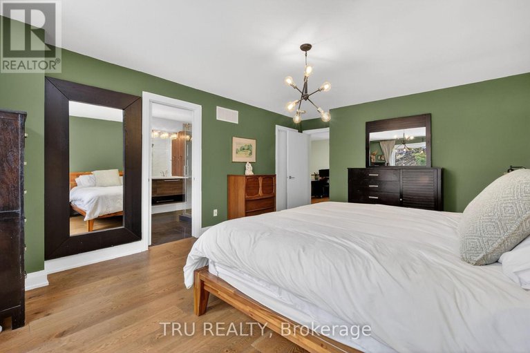 29420434/839-riddell-avenue-n/mckellar-heightsglabar-park/ottawa/ontario/K2K1X7_28