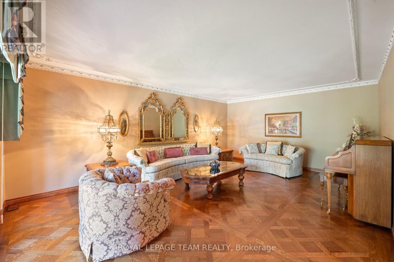 28150557/10-nancy-avenue/sheahan-estatestrend-village/ottawa/ontario/K2H8L4_10