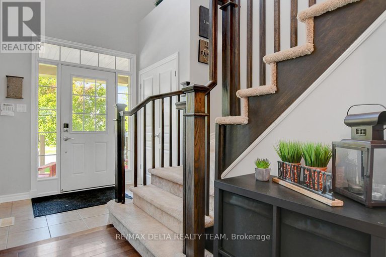 29035713/1916-montmere-avenue/notting-hillsummerside/ottawa/ontario/K4A0E7_4