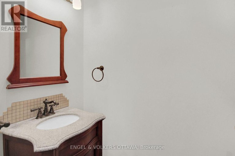 29262482/5361-hilltop-drive/manotick-long-island-nicholls-island/ottawa/ontario/K4M1G4_18