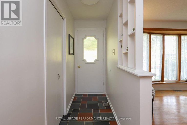 28611578/45-keewatin-crescent/borden-farmstewart-farmcarleton-heightsparkwood-hills/ottawa/ontario/K2E5S2_4