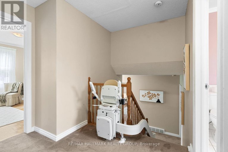 28581725/2143-hubbard-crescent/beacon-hill-north/ottawa/ontario/K1J6L3_18