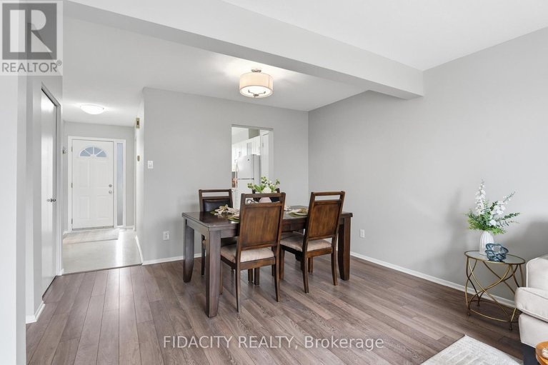 29621075/31-16-glencoe-street/arlington-woods/ottawa/ontario/K2H8S6_12