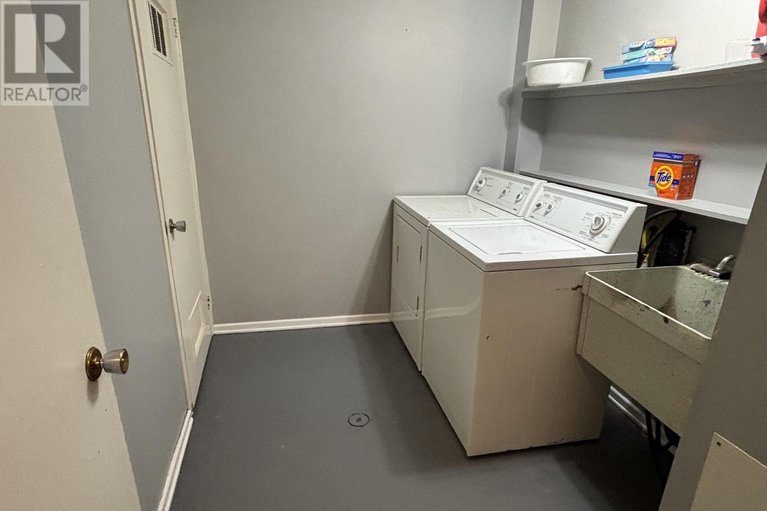 29537105/35-2027-stonehenge-crescent/pineview/ottawa/ontario/K1B4N7_24