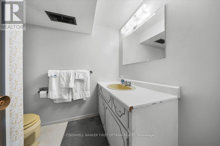 28744577/2146-rushton-road/mckellar-heightsglabar-park/ottawa/ontario/K2A1N7_28