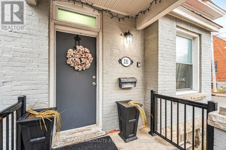 29562763/231-bell-street-n/west-centre-town/ottawa/ontario/K1R7E1_2