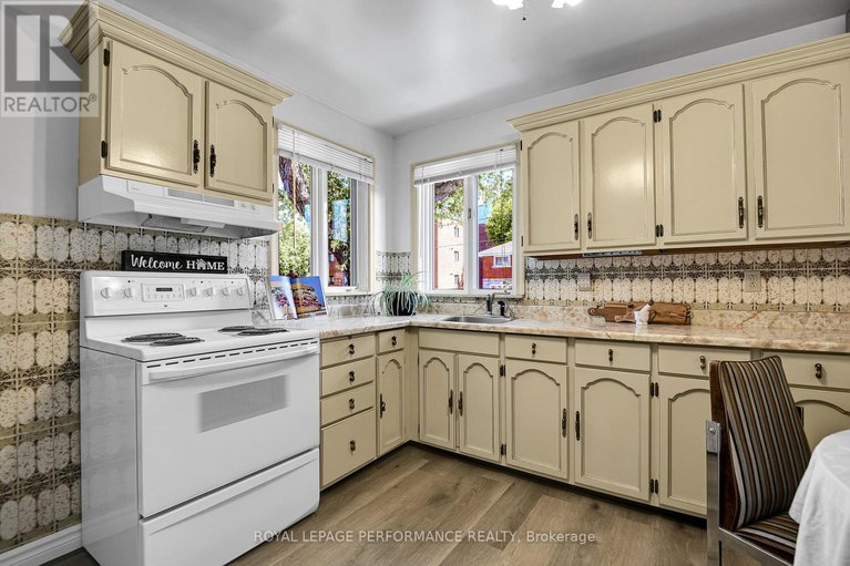 28522253/1379-mayview-avenue/carlington/ottawa/ontario/K1Z8H6_14