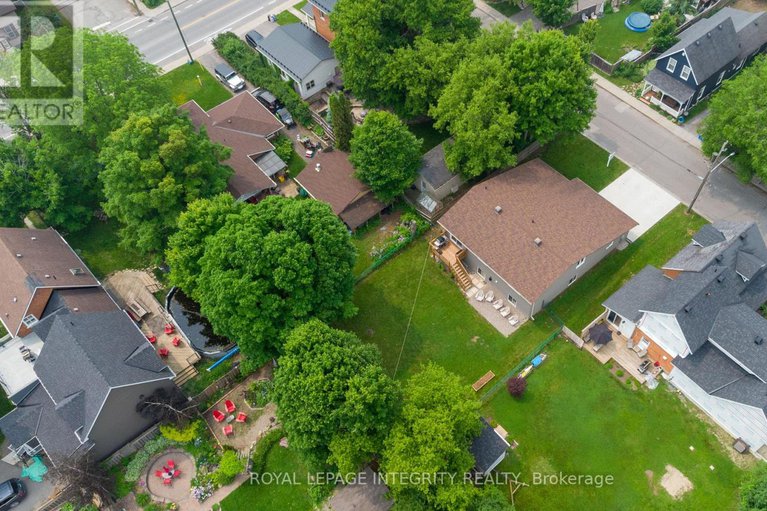 28620822/165-maude-street/almonte/mississippi-mills/ontario/K0A1A0_29