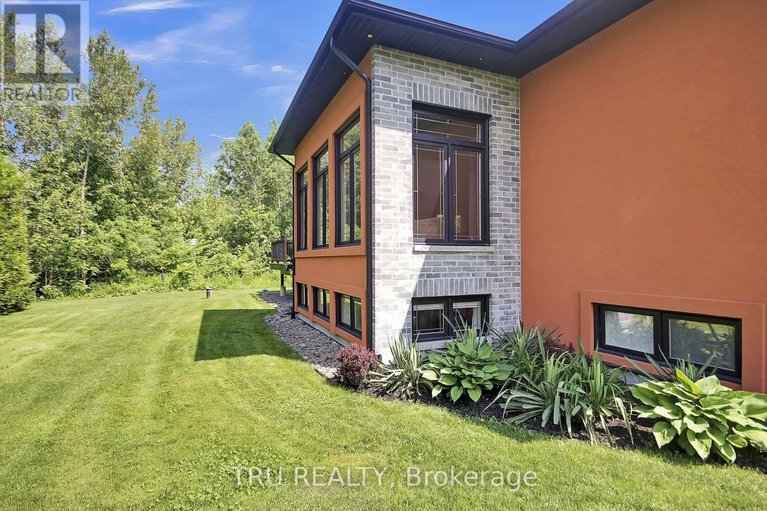 28474227/7909-parkway-road/osgoode-twp-north-of-reg-rd-6/ottawa/ontario/K0A2P0_47