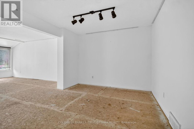 28920195/4-marielle-court/fairfield-heights/ottawa/ontario/K2B8P4_19