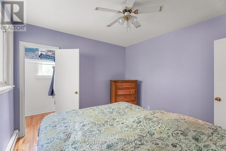 28554989/1210-erie-avenue/ridgemont/ottawa/ontario/K1V6G6_18