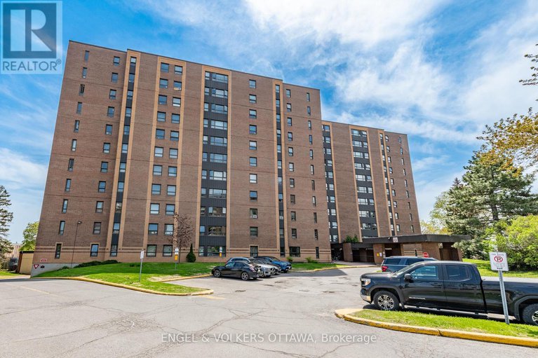 28339267/8-1356-meadowlands-drive-e/borden-farmstewart-farmcarleton-heightsparkwood-hills/ottawa/ontario/K2E6K6_2