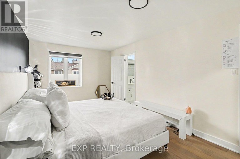 29593810/358-valade-crescent/fallingbrookpineridge/ottawa/ontario/K4A2V7_24