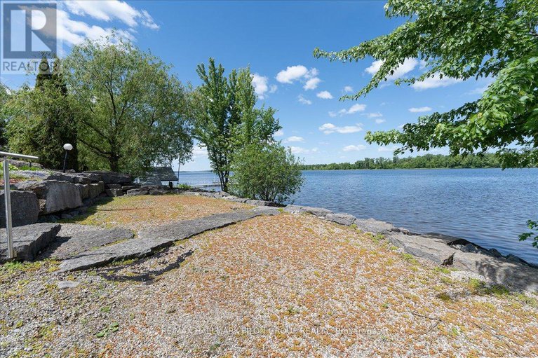 28463526/6373-radisson-way/hiawatha-parkconvent-glen/ottawa/ontario/K1C2Z9_5