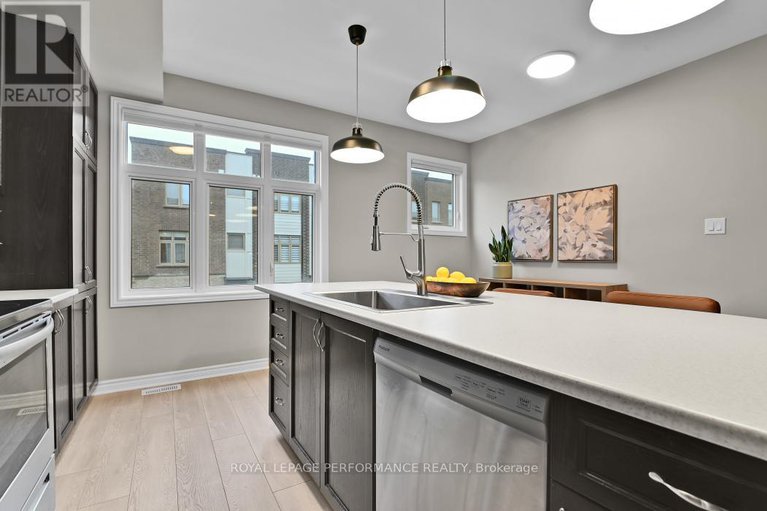 29064818/215-makadewa-private/cfb-rockcliffe-and-area/ottawa/ontario/K1K4Z9_18