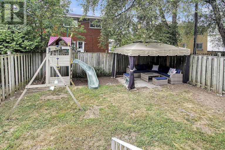 28792256/904-pinewood-crescent/queensway-terrace-north/ottawa/ontario/K2B5Y4_31
