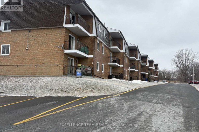 29464236/220-kenyon-street/alexandria/north-glengarry/ontario/K0C1A0_1