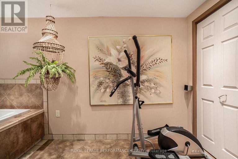 28558570/170-midsummer-terrace/queenswood-heights-south/ottawa/ontario/K1E3V6_26