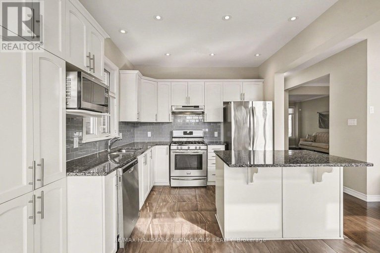 29573202/845-contour-street/mer-bleuebradley-estatesanderson-park/ottawa/ontario/K1W0G6_6