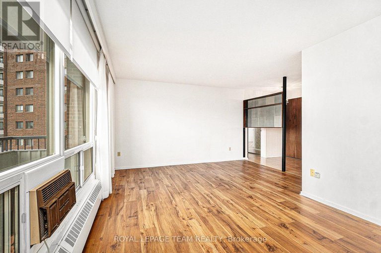 28289249/706-20-chesterton-drive/borden-farmstewart-farmcarleton-heightsparkwood-hills/ottawa/ontario/K2E6Z7_8