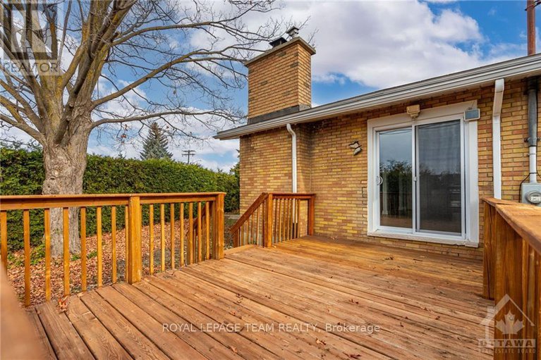 27664923/2196-lenester-avenue/mckellar-heights/ottawa/ontario/K2A1L5_27