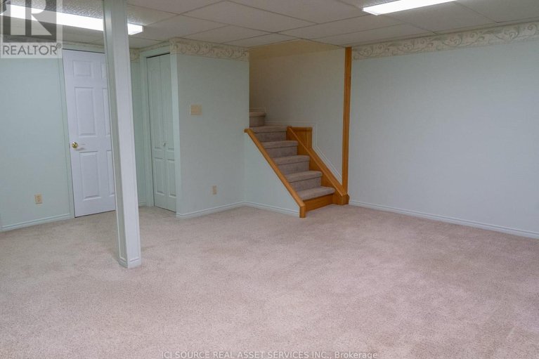 29282736/768-vinette-crescent/chatelaine-village/ottawa/ontario/K1E1W9_65