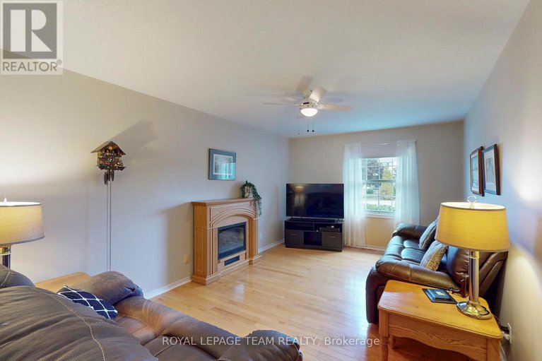 28945914/16-tatra-street/almonte/mississippi-mills/ontario/K0A1A0_20