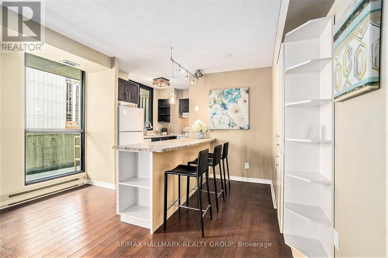 29460137/1102-200-bay-street/ottawa-centre/ottawa/ontario/K1R7W8_11
