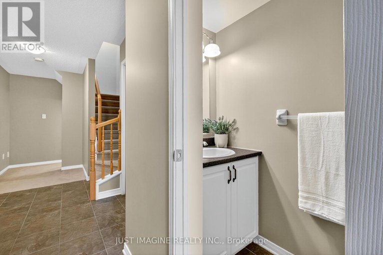 29033359/105-caithness-private/mer-bleuebradley-estatesanderson-park/ottawa/ontario/K1W0G4_5