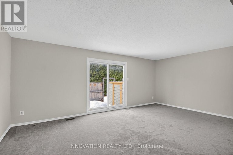 29490132/5-2336-orient-park-drive-e/blackburn-hamlet-south/ottawa/ontario/K1B4N5_11