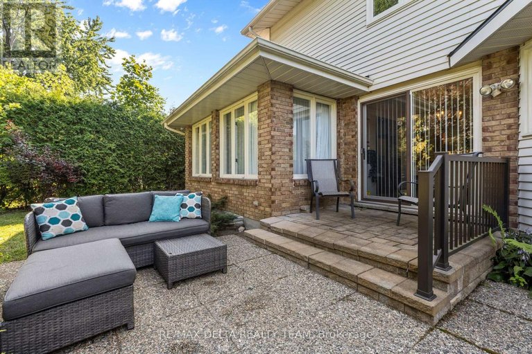 29580108/11-garand-place/urbandale-acres/ottawa/ontario/K1H8M1_31