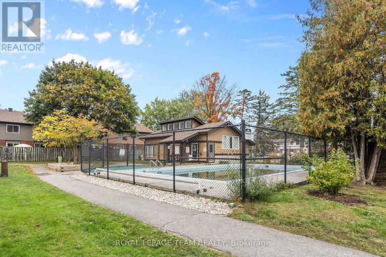 28930339/2163-orient-park-drive/blackburn-hamlet-south/ottawa/ontario/K1B4W1_35