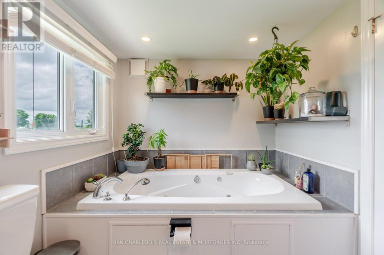 28596144/5616-akins-road-nw/btwn-franktown-rd-fallowfield-rd/ottawa/ontario/K2S1B8_15