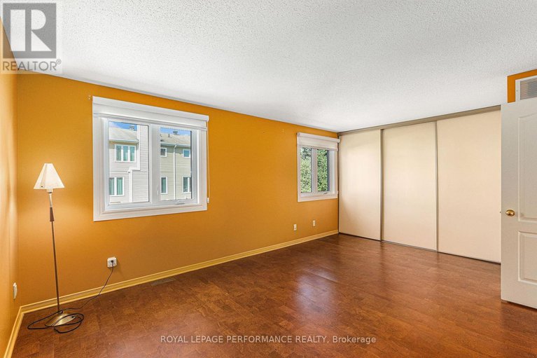 28553456/2015-summerfields-crescent/chapel-hill/ottawa/ontario/K1C7B4_16