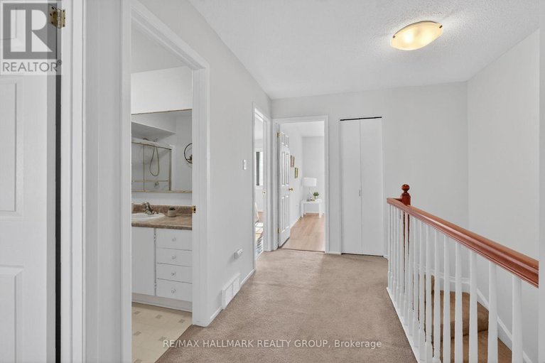 29361218/111-1061-meadowlands-drive/carleton-square/ottawa/ontario/K2C0K5_31