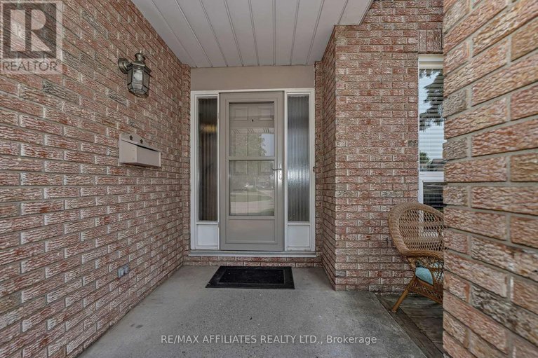 28429396/1138-ste-agathe-park/convent-glen-north/ottawa/ontario/K1C2B5_5