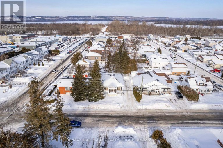 29286684/521-nelson-street-w/hawkesbury/ontario/K6A2K3_2