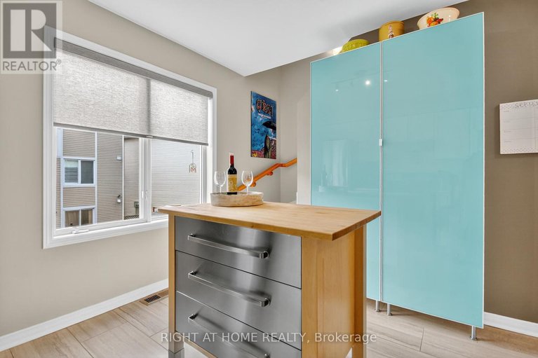 28913725/24-manhattan-crescent/central-park/ottawa/ontario/K2C4B4_13