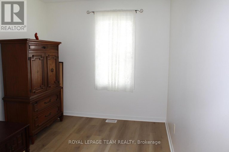 29399139/20-heartleaf-private/hunt-club-parkgreenboro/ottawa/ontario/K1T3Z9_31