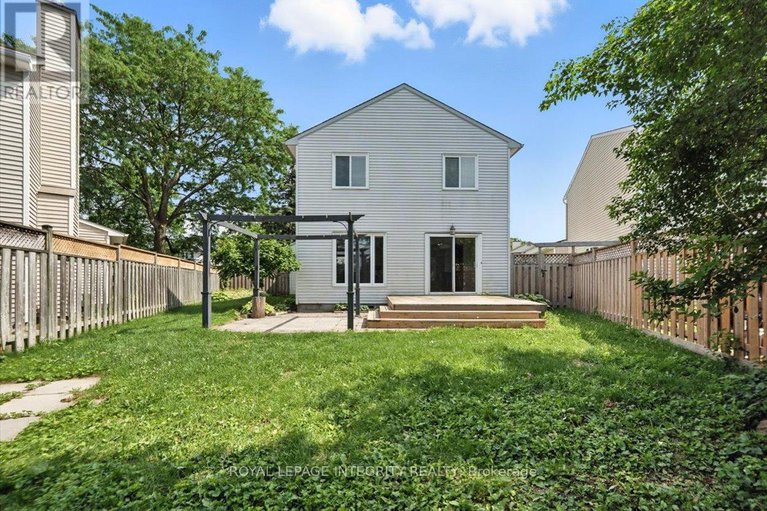 28605727/737-farmbrook-crescent/fallingbrookridgemount/ottawa/ontario/K4A2L5_39