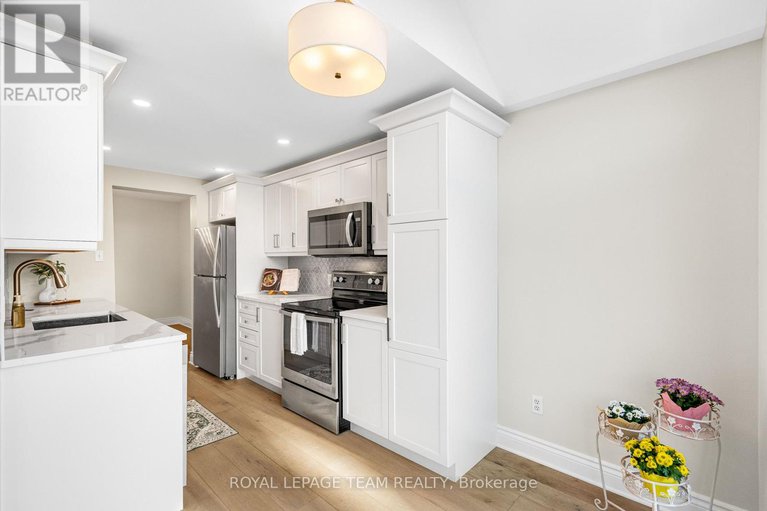 29425119/1925-windwood-place/chapel-hill/ottawa/ontario/K1C7K7_15