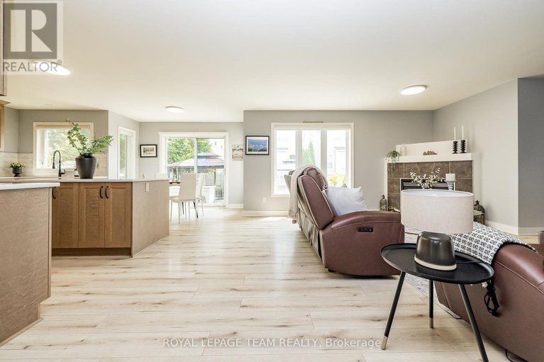 28449853/333-timbertrail-terrace/springridgeeast-village/ottawa/ontario/K4A5A6_9