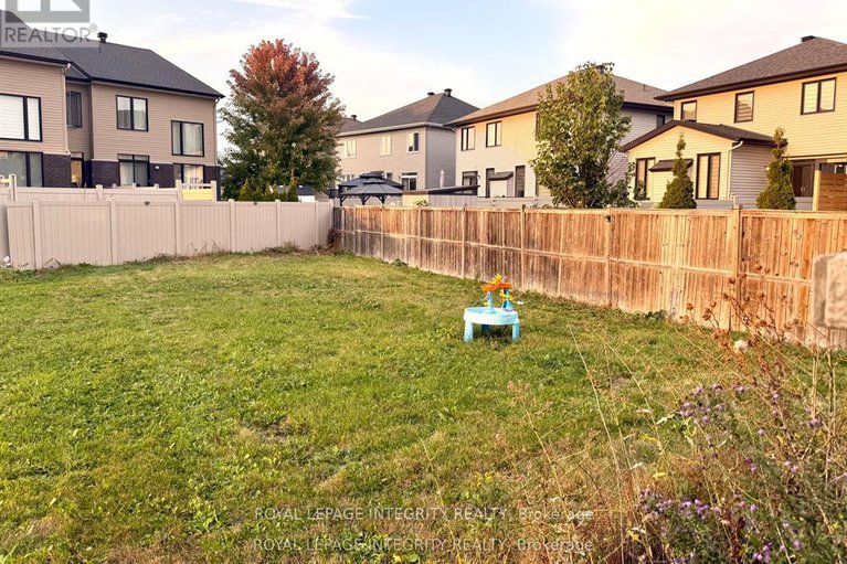 28954016/550-borbridge-avenue/riverside-southgloucester-glen/ottawa/ontario/K4M0H9_25
