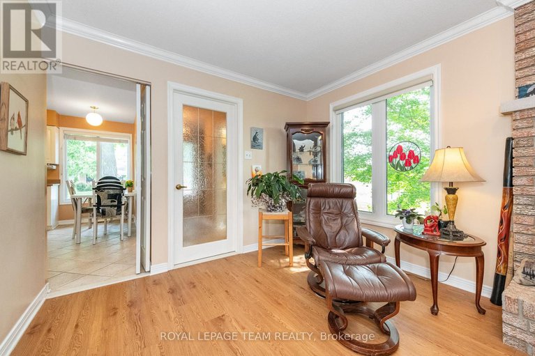 28498186/119-royal-york-street-w/richmond/ottawa/ontario/K0A2Z0_12