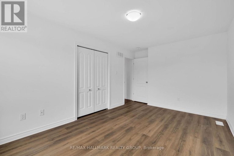 28451825/276-big-dipper-street/riverside-southgloucester-glen/ottawa/ontario/K4M0J6_30