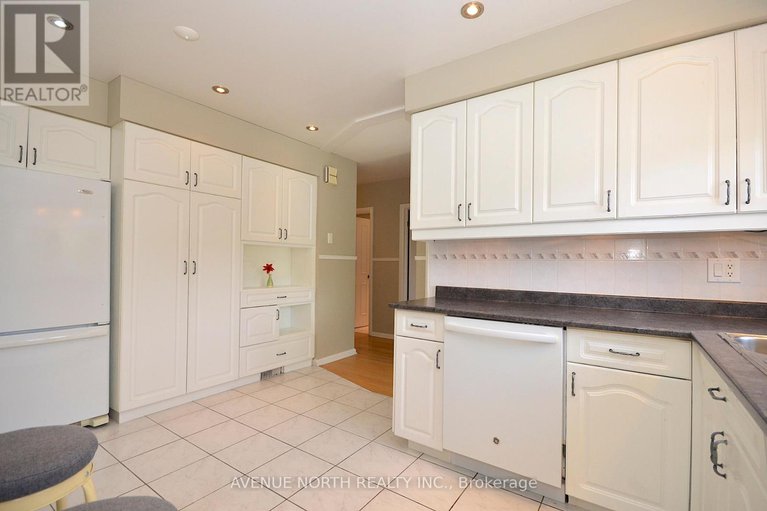 28262134/866-claude-street/castle-heightsrideau-high/ottawa/ontario/K1K2S6_11