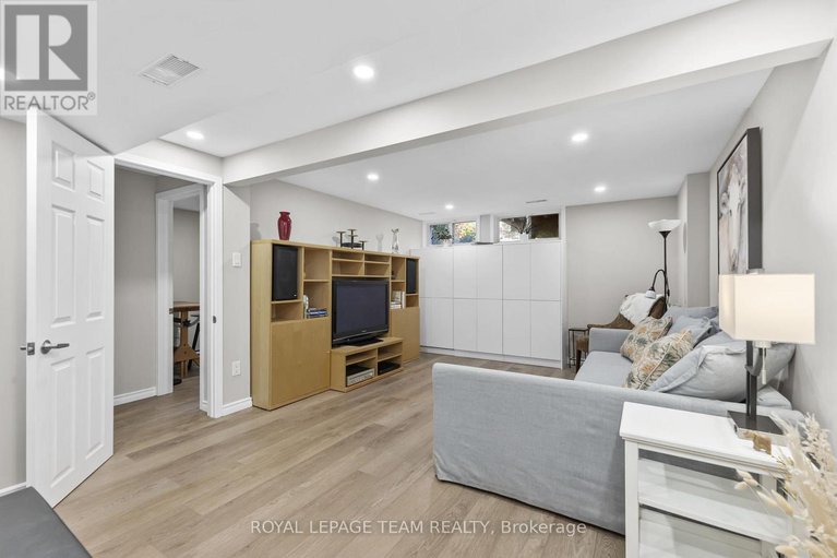 28964943/937-kingsmere-avenue/mckellar-heightsglabar-park/ottawa/ontario/K2A3K2_22