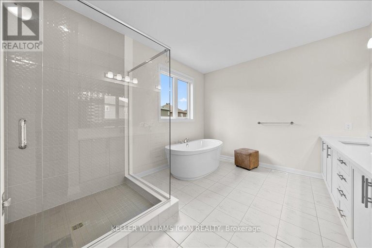 29577044/352-cloyne-crescent/half-moon-bay/ottawa/ontario/K2J6W4_29